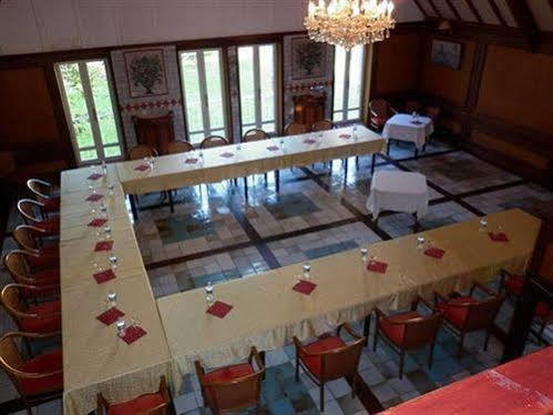 Hotel Chateau Du Val Hillion Exterior photo